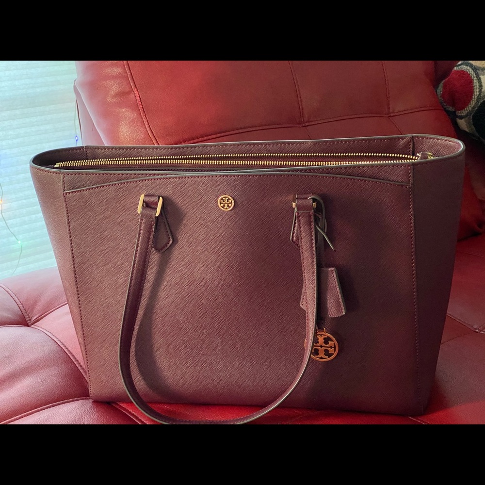 TORY BURCH ROBINSON TOTE💕💕 - Picture 4 of 8